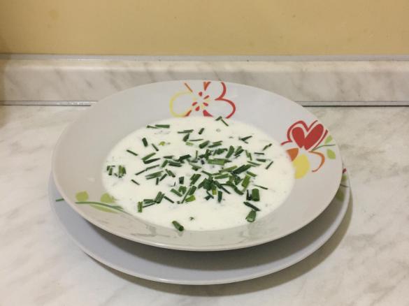 Zuppa fredda di cetriolo e aneto