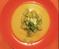 Gnocchi di zucca al pesto di rucola su vellutata di zucca “ contest gnocchi”