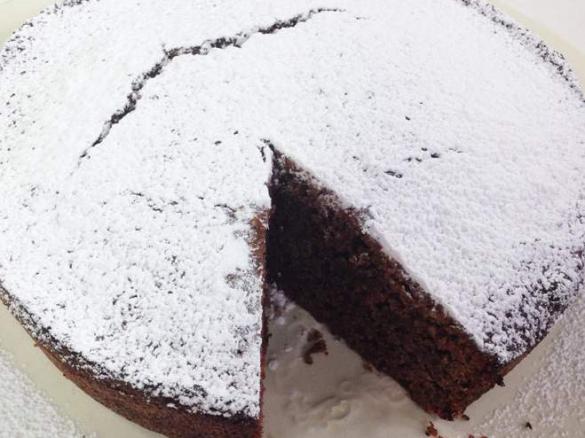 torta alle nocciole con amaretti e cioccolata
