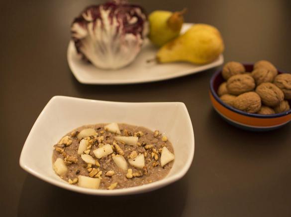 Risotto integrale al radicchio, pere e noci
