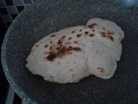 Pane indiano Naan con pasta madre